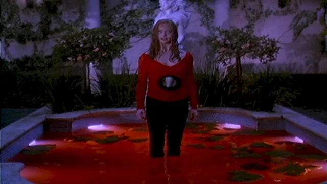 Photo 5 du film : La mort vous va si bien