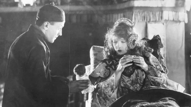 Photo 2 du film : Le lys brise