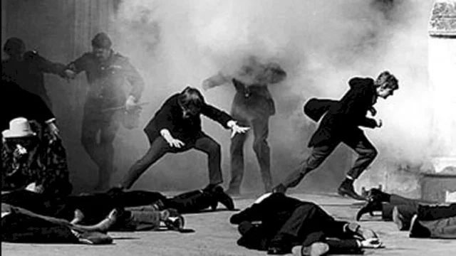 Photo 2 du film : Le fond de l'air est rouge