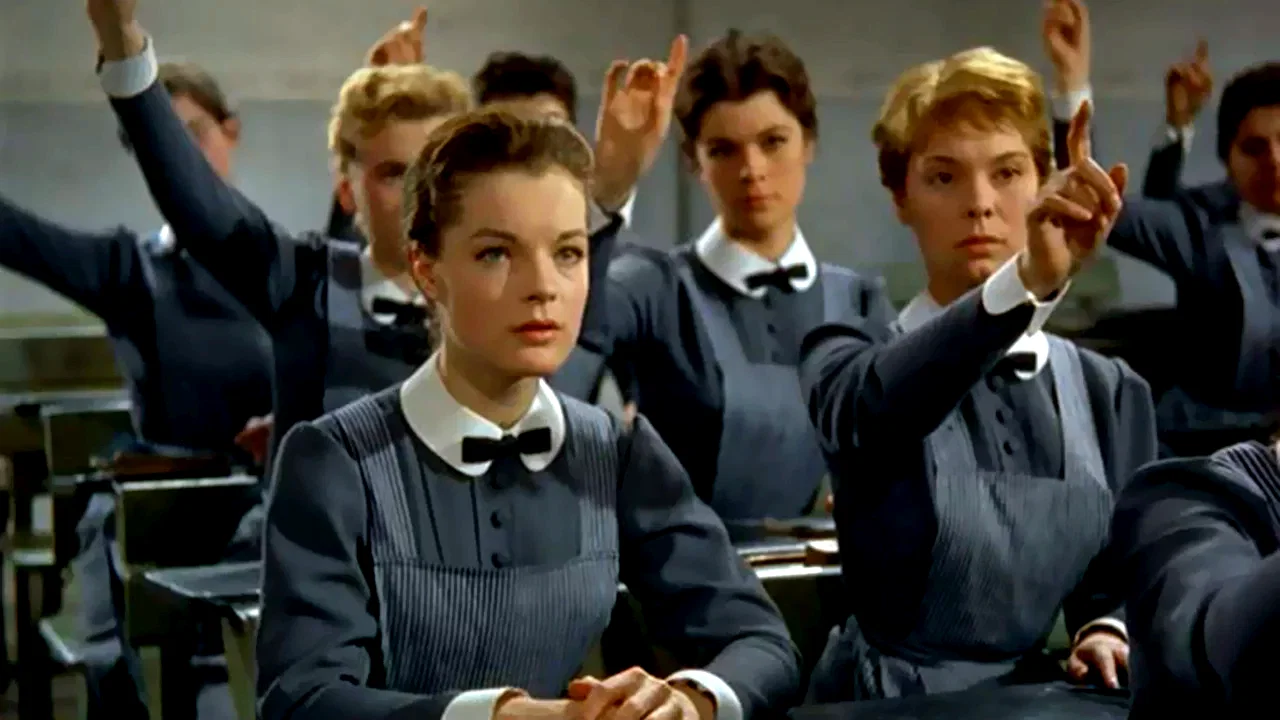 Photo 3 du film : Jeunes filles en uniforme