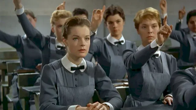 Photo 3 du film : Jeunes filles en uniforme
