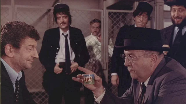 Photo 4 du film : Le cri du cormoran le soir au-dessus des jonques