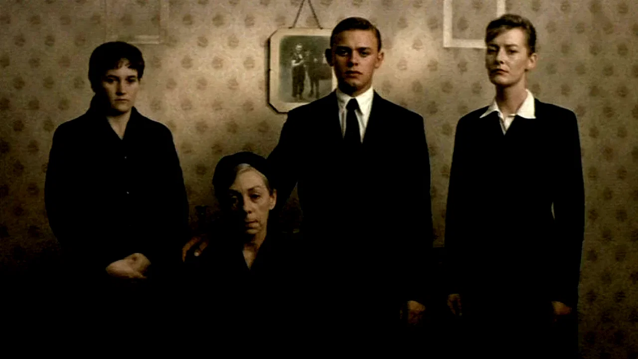 Photo 2 du film : Distant voices