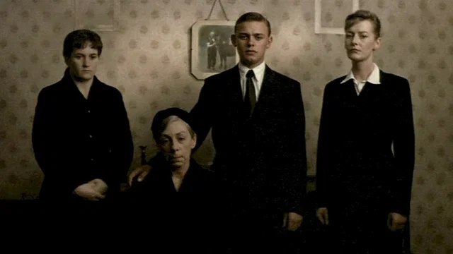 Photo 2 du film : Distant voices