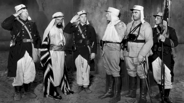 Photo 2 du film : Les deux legionnaires