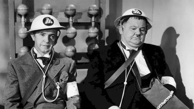 Photo 2 du film : Laurel et hardy chefs d'ilots