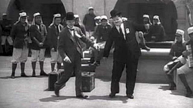 Photo 2 du film : Laurel et hardy conscrits
