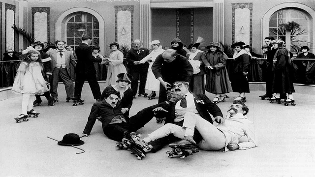 Photo 2 du film : Charlot patine