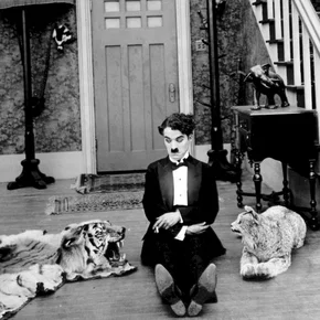 Photo du film : Charlot rentre tard