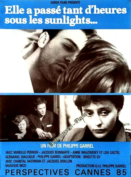 Affiche du film : Elle A Passé Tant D'Heures Sous Les Sunlights