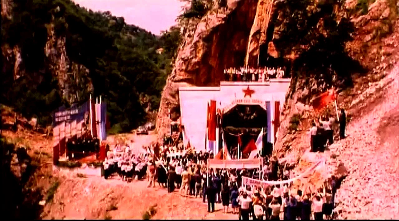 Photo du film : Joli village, jolie flamme