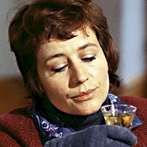 Photo du film : Elle boit pas, elle fume pas, elle drague pas, mais... elle cause
