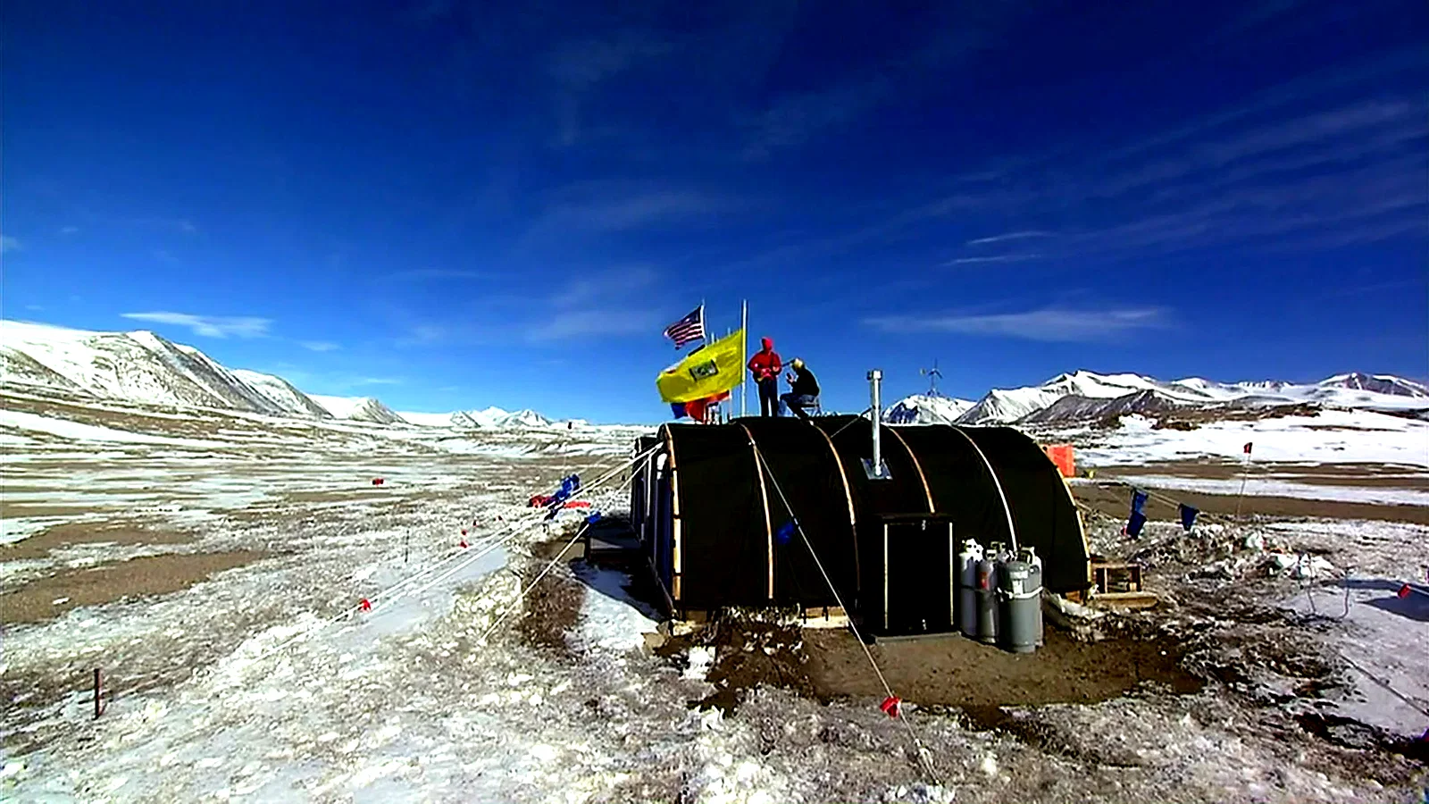 Photo 2 du film : Encounters at the end of the world