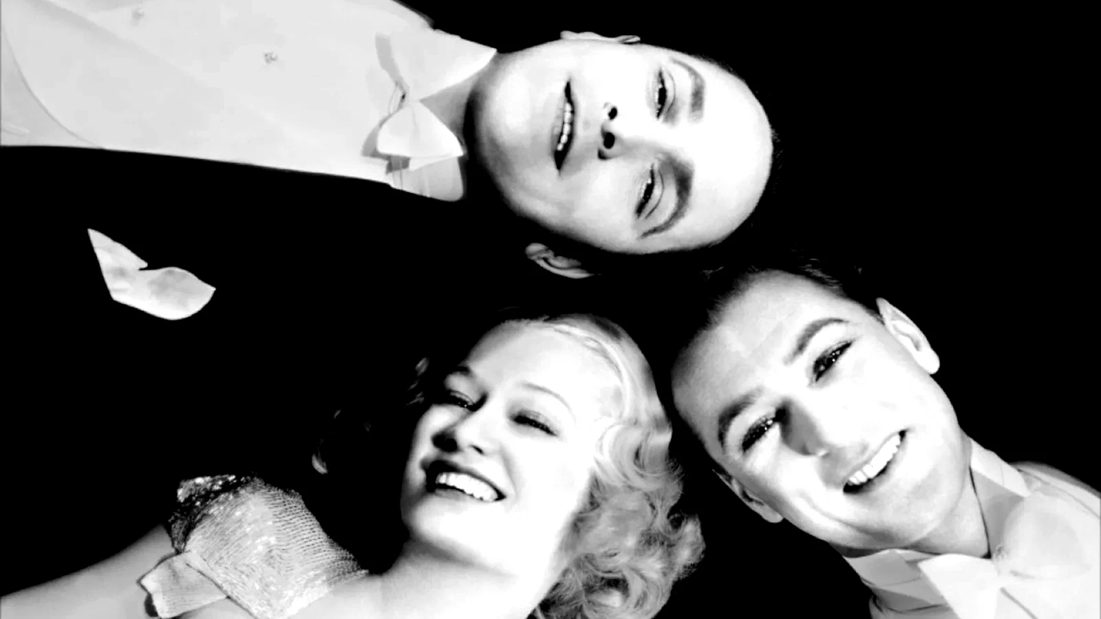 Photo 2 du film : Serenade a trois