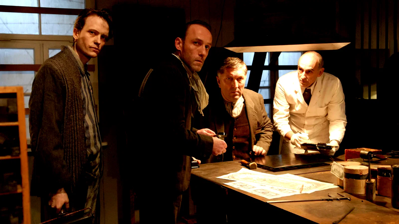 Photo 2 du film : Les faussaires