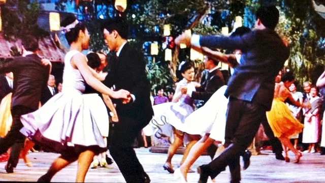 Photo 2 du film : Au rythme des tambours fleuris
