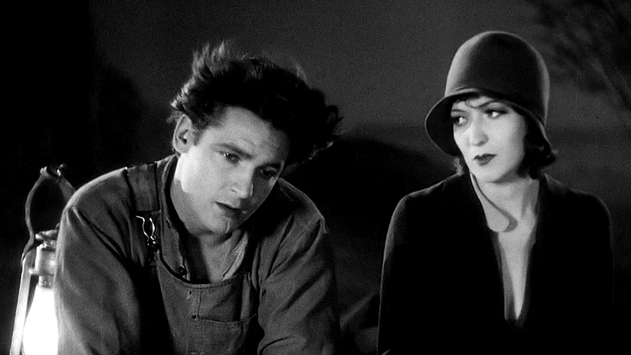 Photo 2 du film : L'intruse