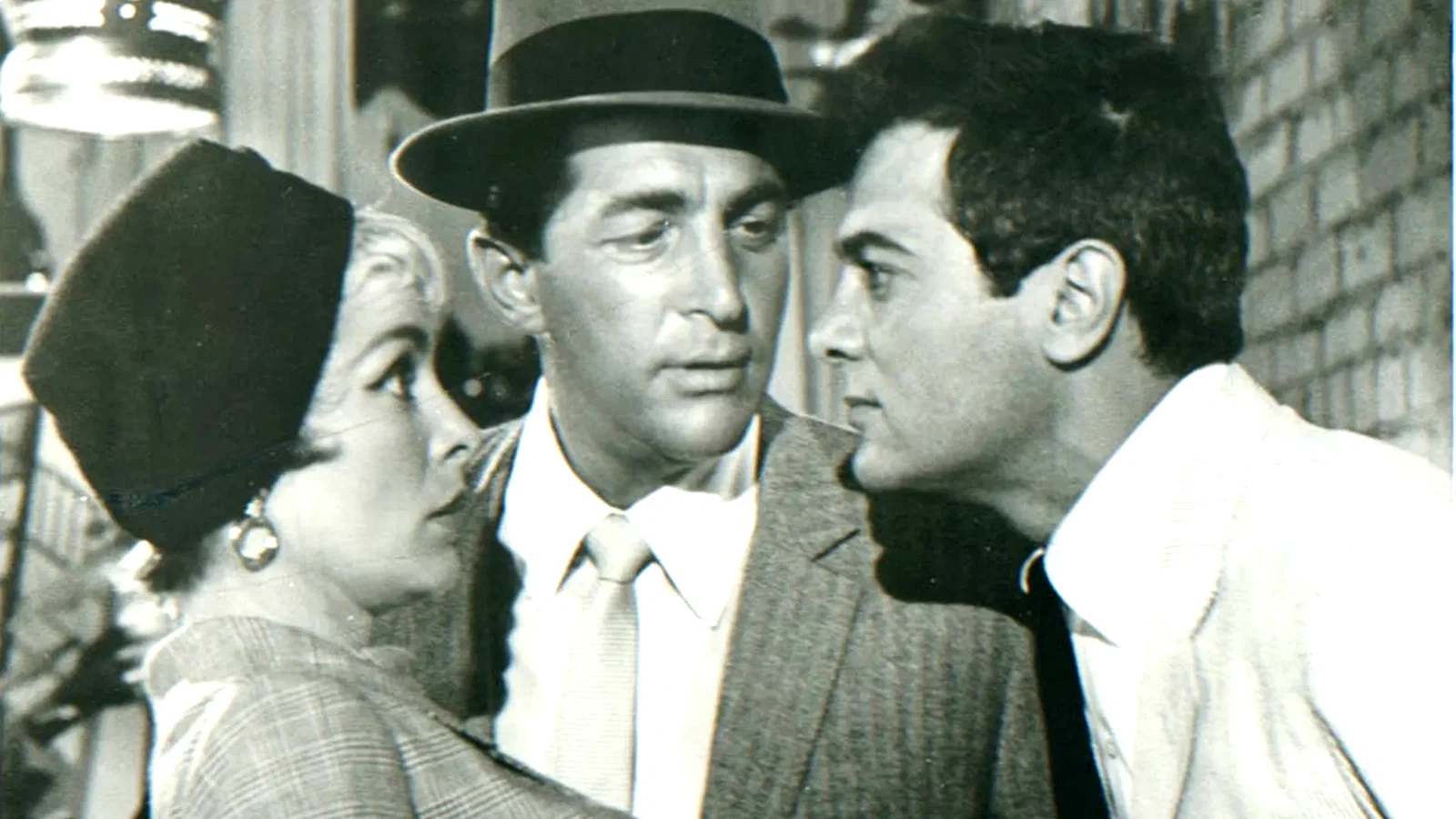 Photo 3 du film : Qui etait donc cette dame ?