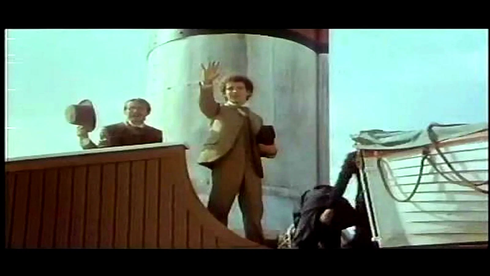 Photo 2 du film : Le mystere de l'ile aux monstres