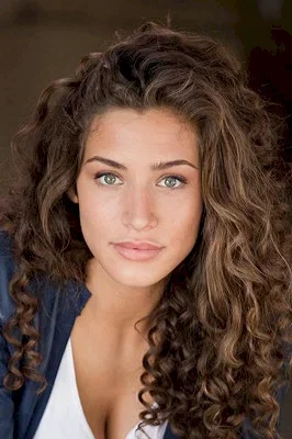 Manon Azem photo