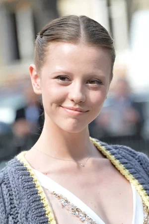Mia Goth photo