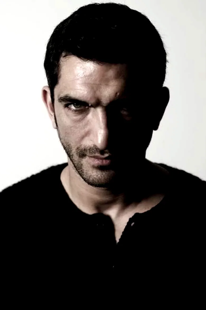  Amr Waked