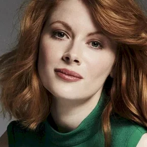 Photo star :  Emily Beecham