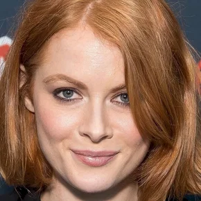 Photo star :  Emily Beecham