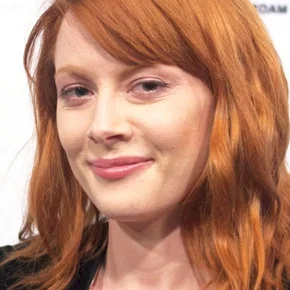 Photo star :  Emily Beecham