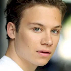 Photo star :  Finn Cole