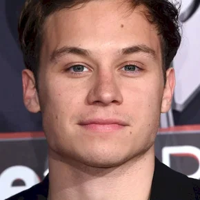 Photo star :  Finn Cole