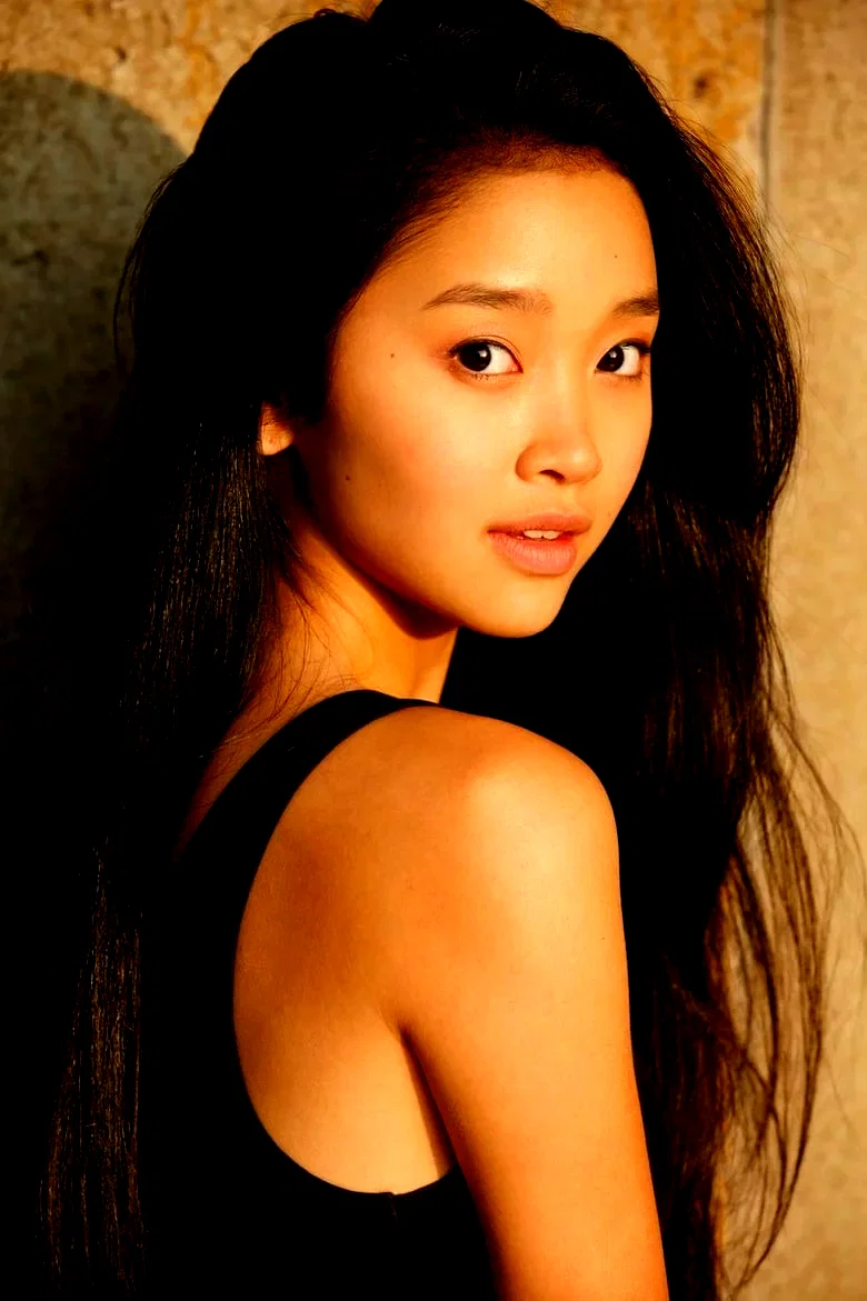  Lana Condor