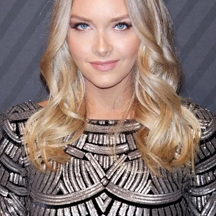  Camille Kostek