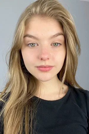  Lyliana Wray photo