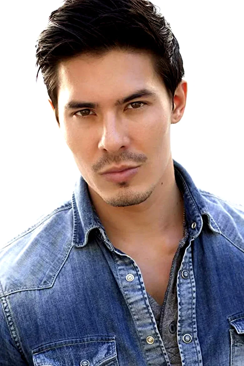  Lewis Tan