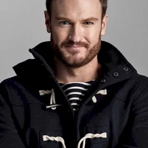 Photo star : Josh Lawson