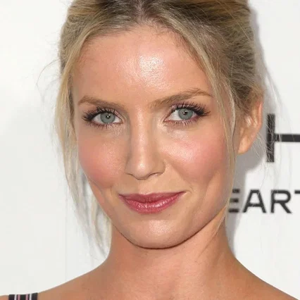 Annabelle Wallis