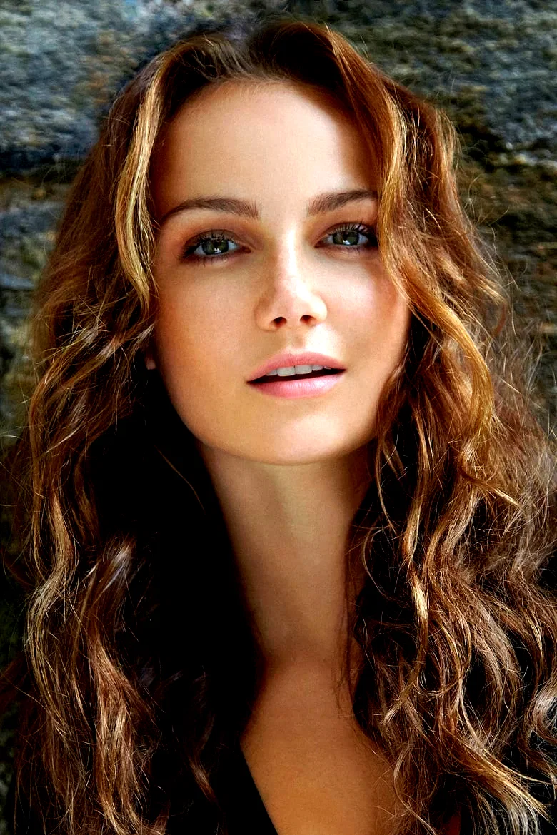  Andi Matichak