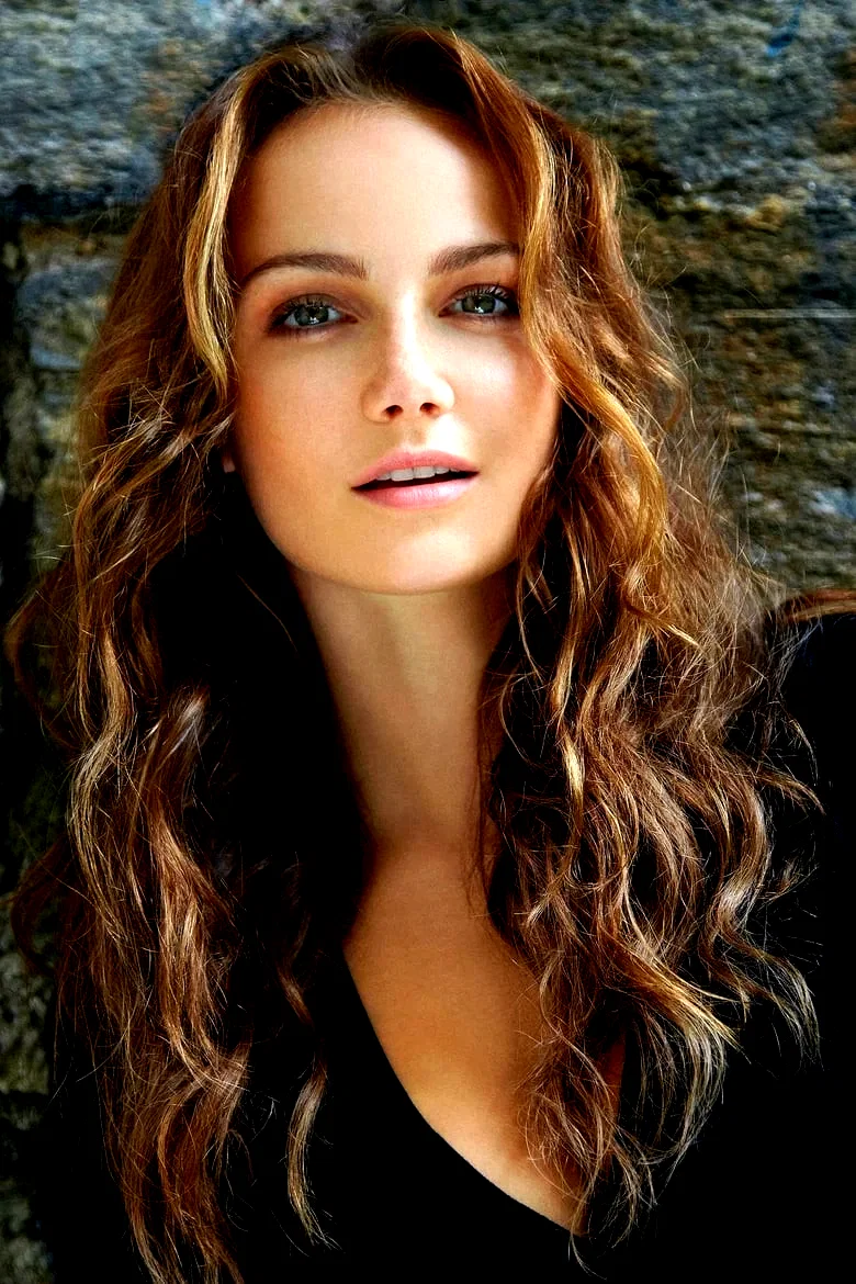  Andi Matichak