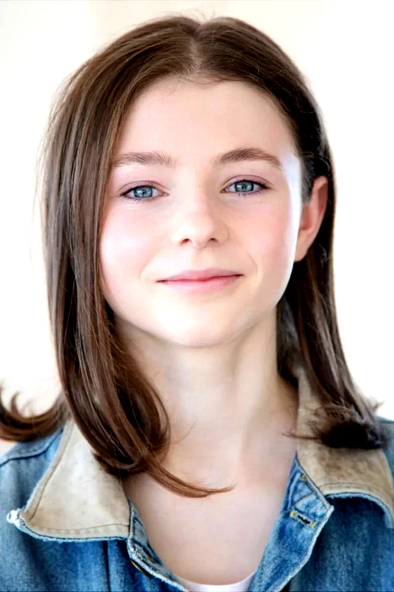  Thomasin McKenzie