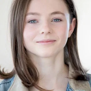 Photo star :  Thomasin McKenzie