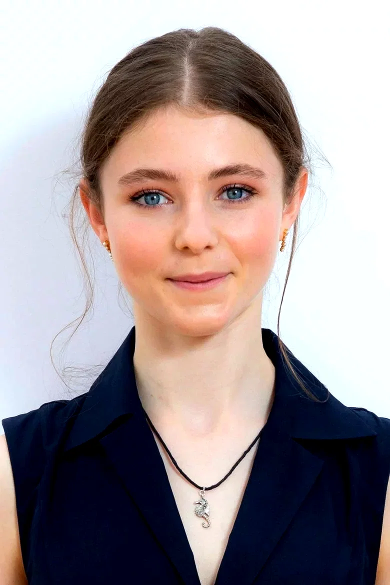 Thomasin McKenzie