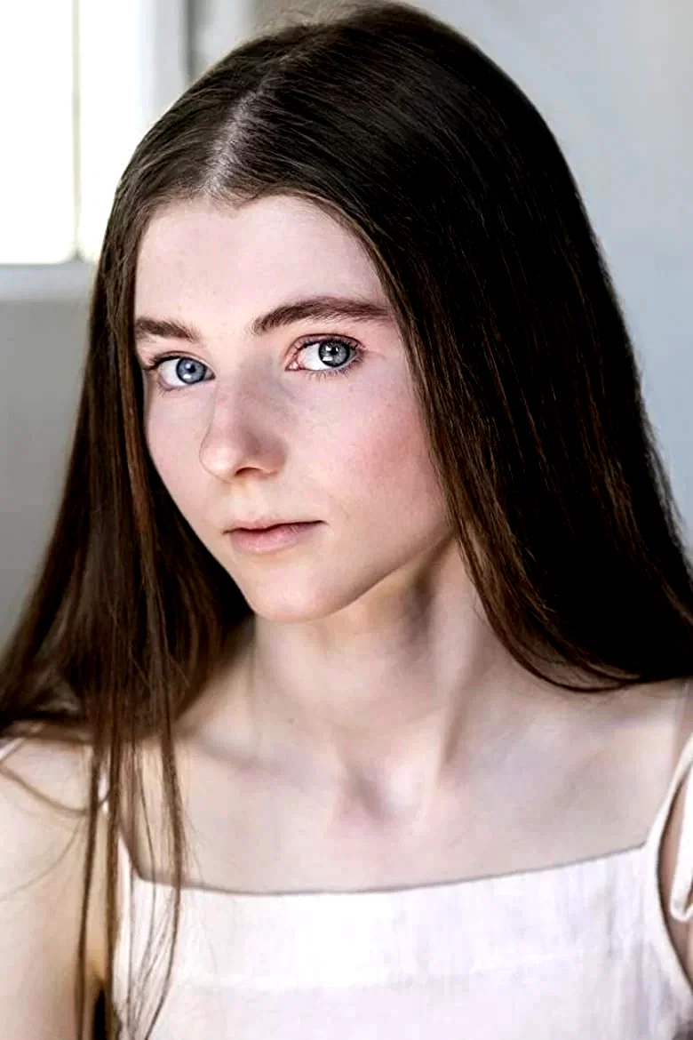  Thomasin McKenzie
