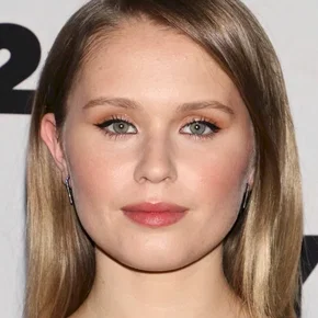 Photo star :  Eliza Scanlen