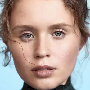 Photo star :  Eliza Scanlen