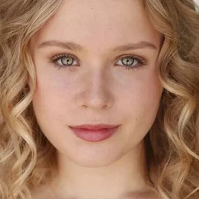 Photo star :  Eliza Scanlen
