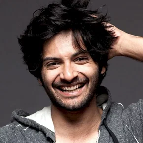 Photo star :  Ali Fazal