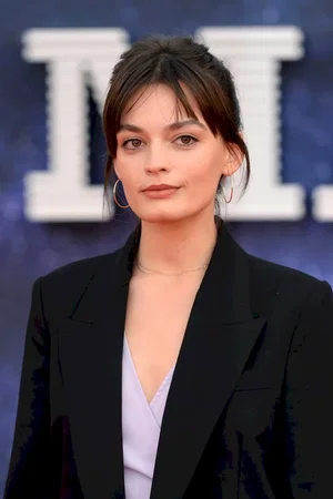  Emma Mackey photo