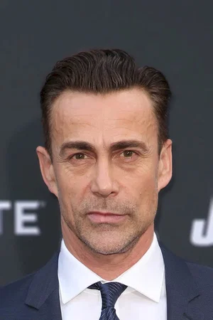  Daniel Bernhardt