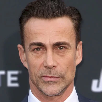  Daniel Bernhardt